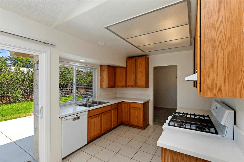 Riverside House: 11261 Cochran Ave