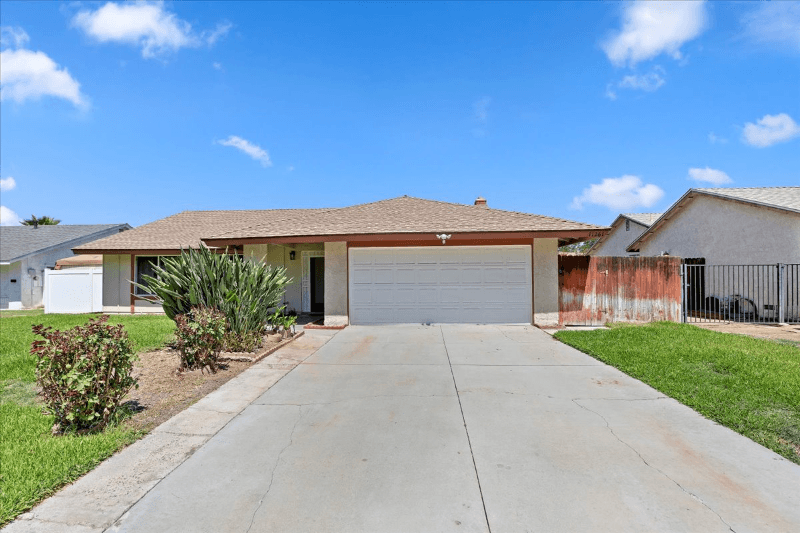 Riverside House: 11261 Cochran Ave