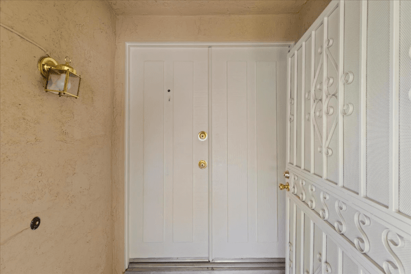Riverside House: 11261 Cochran Ave