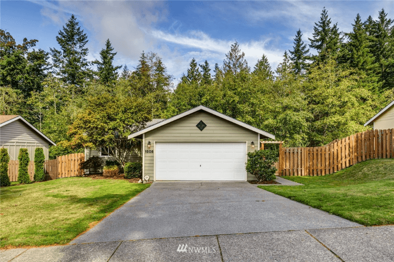Bellingham House: 1508 Roma Road