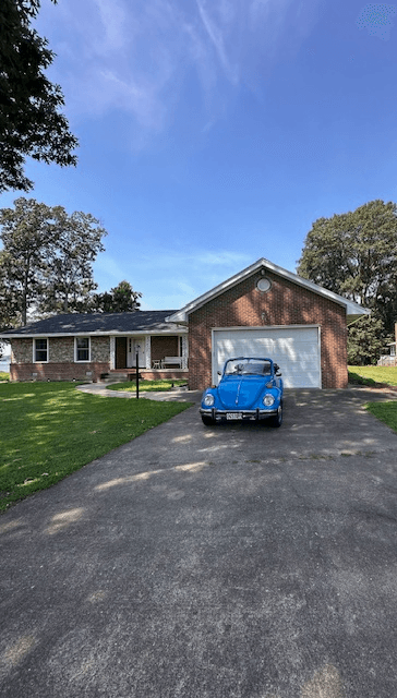 Colonial Beach House: 114 Sebastian Ave