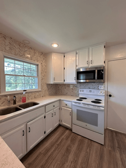 Colonial Beach House: 114 Sebastian Ave
