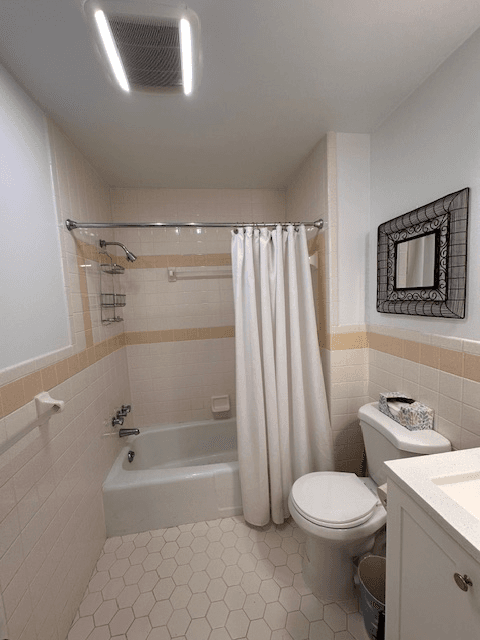 Colonial Beach House: 114 Sebastian Ave