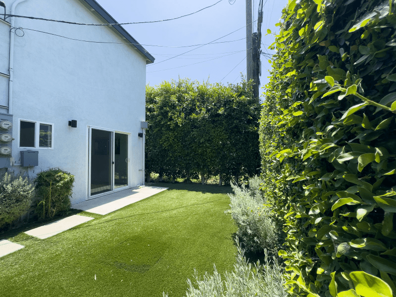 Los Angeles Multiplex: 3003 1/2 S Cloverdale Ave