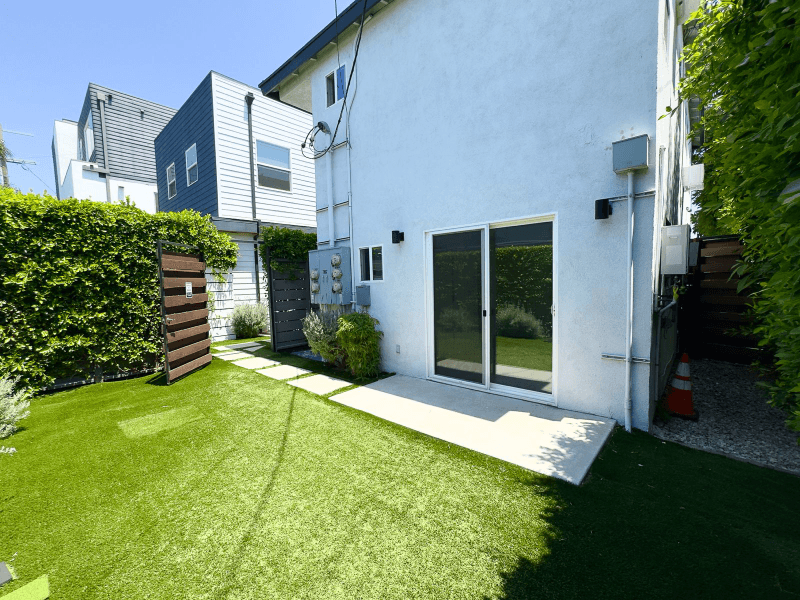 Los Angeles Multiplex: 3003 1/2 S Cloverdale Ave