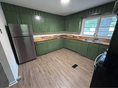 Macon House: 2871 New Clinton Rd