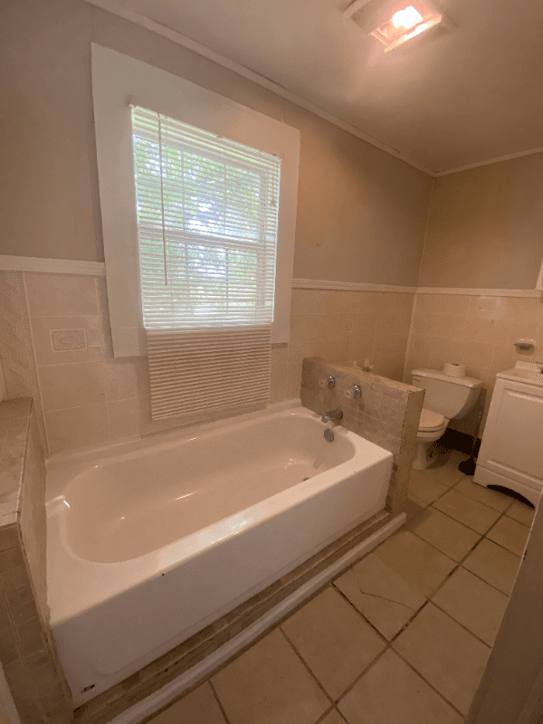 Lafayette House: 505 1/2 E Main Street