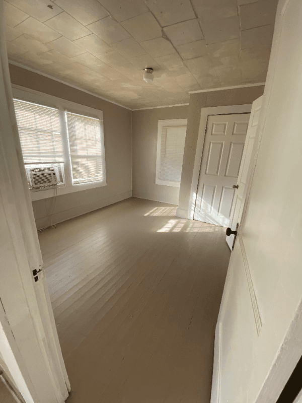 Lafayette House: 505 1/2 E Main Street