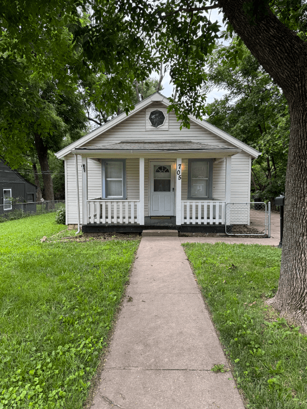 Grandview House: 705 Highgrove Rd