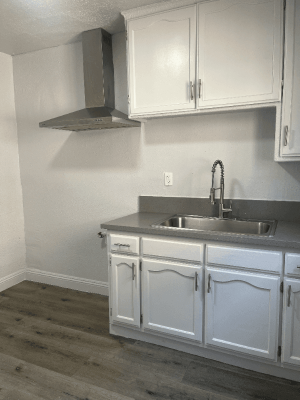 los Angeles Apartment: 7833 S Towne Ave