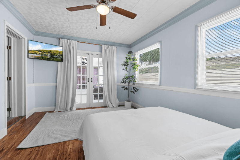 Tampa House: 8402 Lava Pl