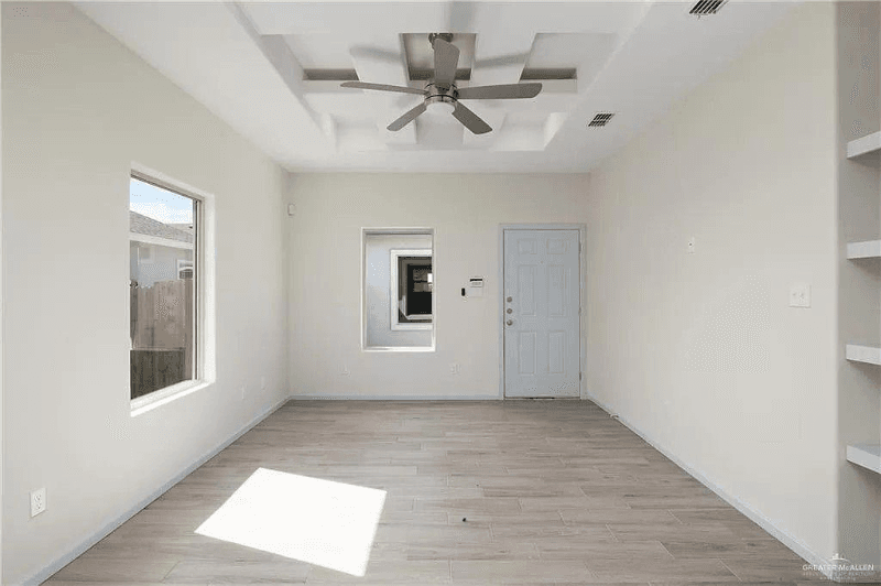 Alton Apartment: 909 mahala ave