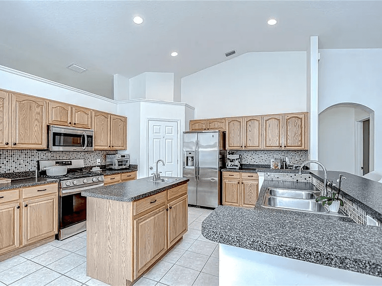 Riverview House: 7107 Colonial Lake Dr