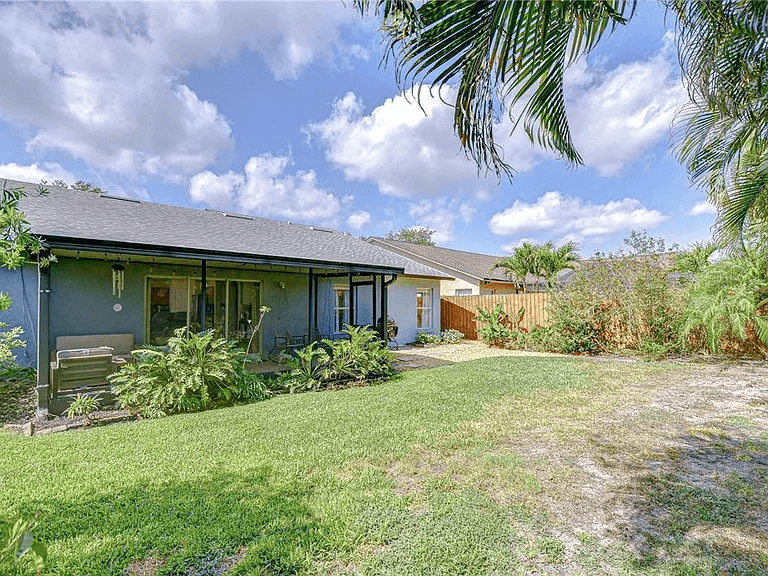 Riverview House: 7107 Colonial Lake Dr