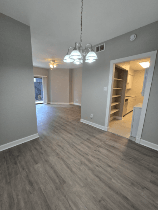 houston Condo: 9009 richmond ave