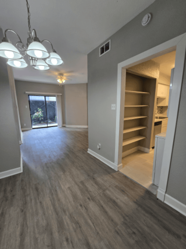 houston Condo: 9009 richmond ave