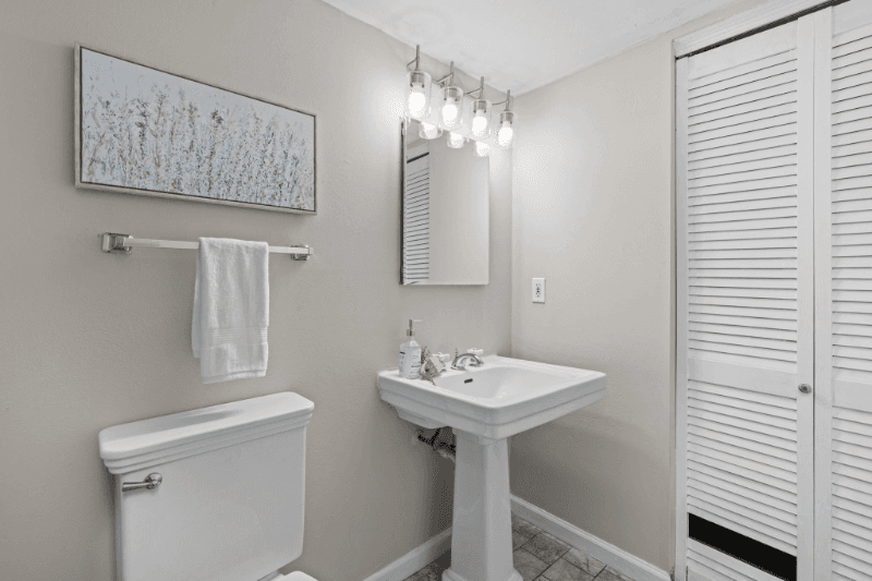Brentwood House: 1607 Redbird Cove