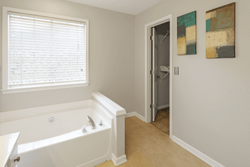 Cumming House: 4030 Ridgefair Dr,