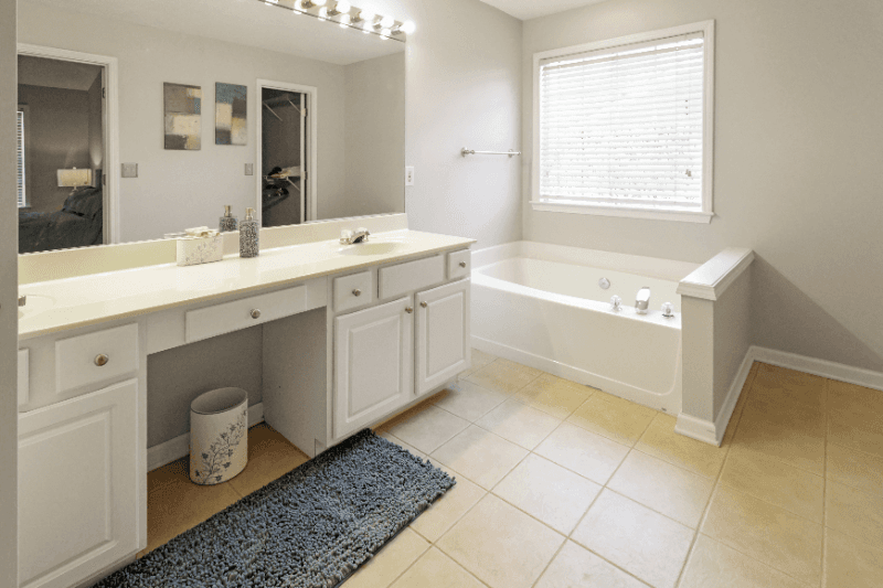 Cumming House: 4030 Ridgefair Dr,