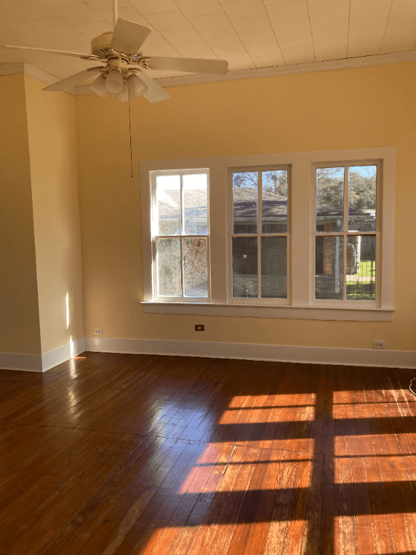 Delcambre House: 106 N Railroad