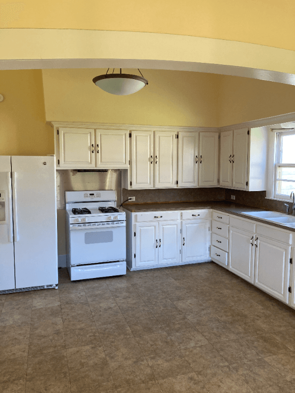 Delcambre House: 106 N Railroad