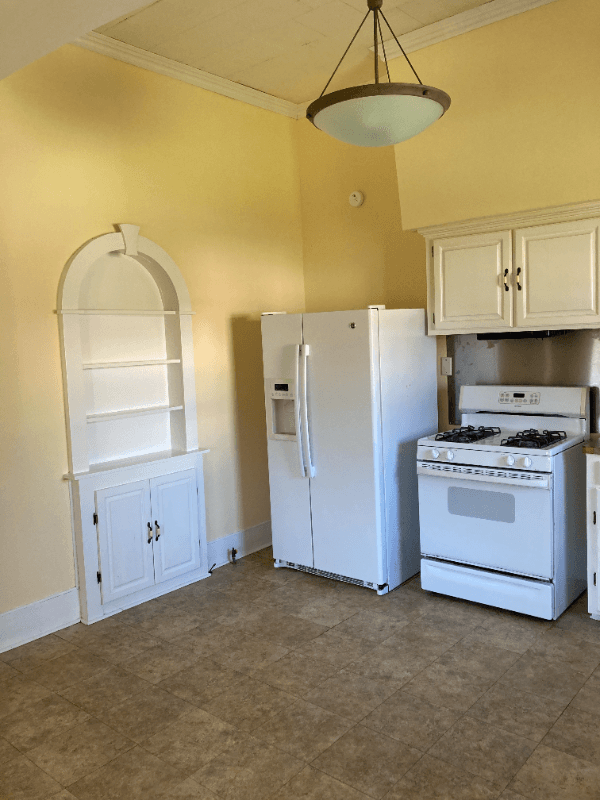 Delcambre House: 106 N Railroad