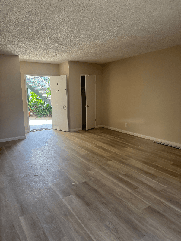 Sherman Oaks Apartment: 4450 Murietta Ave
