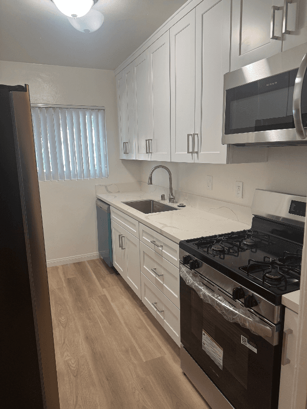 Sherman Oaks Apartment: 4450 Murietta Ave