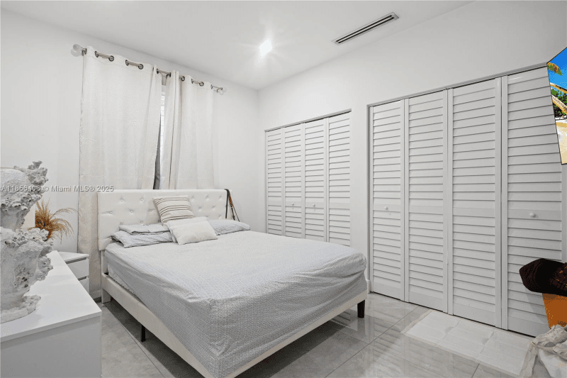 Miami House: 34 SW 156 ct
