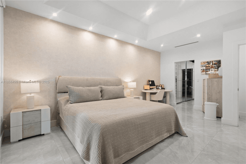 Miami House: 34 SW 156 ct
