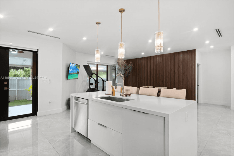 Miami House: 34 SW 156 ct