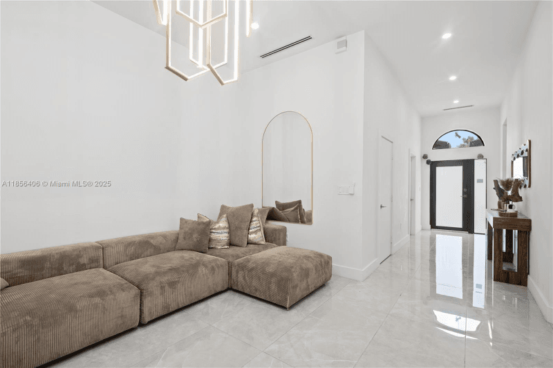 Miami House: 34 SW 156 ct