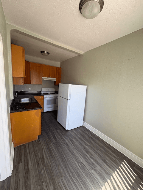 Oakland Apartment: 1900 26th Ave.
