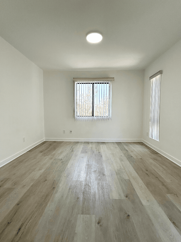 Glendale Apartment: 465 oak st