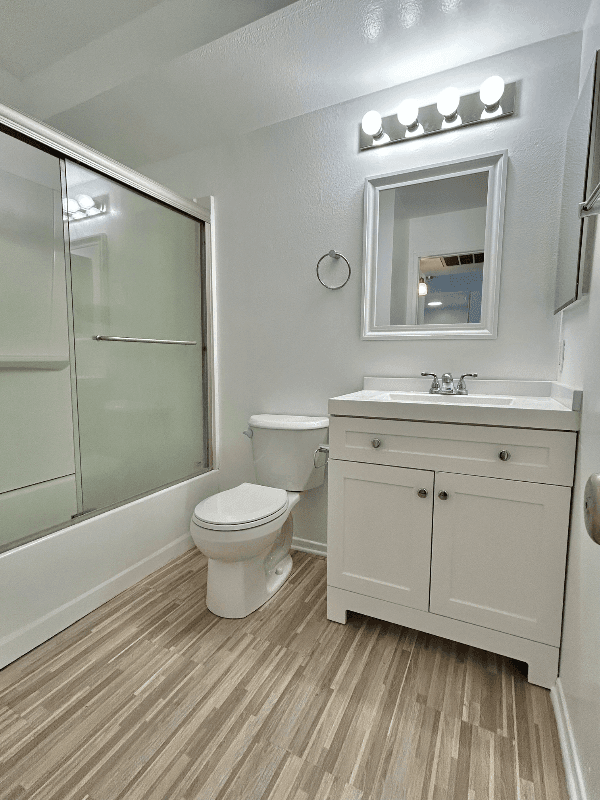 Glendale Apartment: 465 oak st