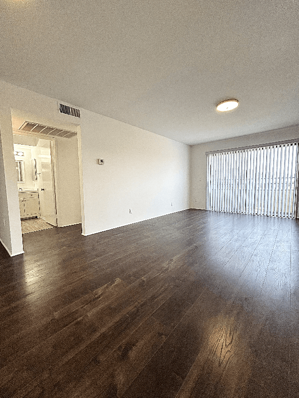 Glendale Apartment: 465 oak st