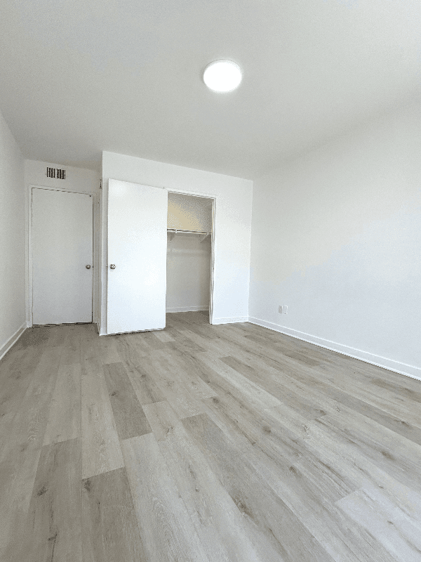 Glendale Apartment: 465 oak st