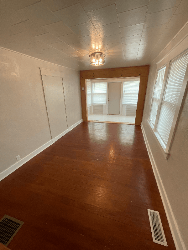 Bloomington House: 416 E Hillside Dr