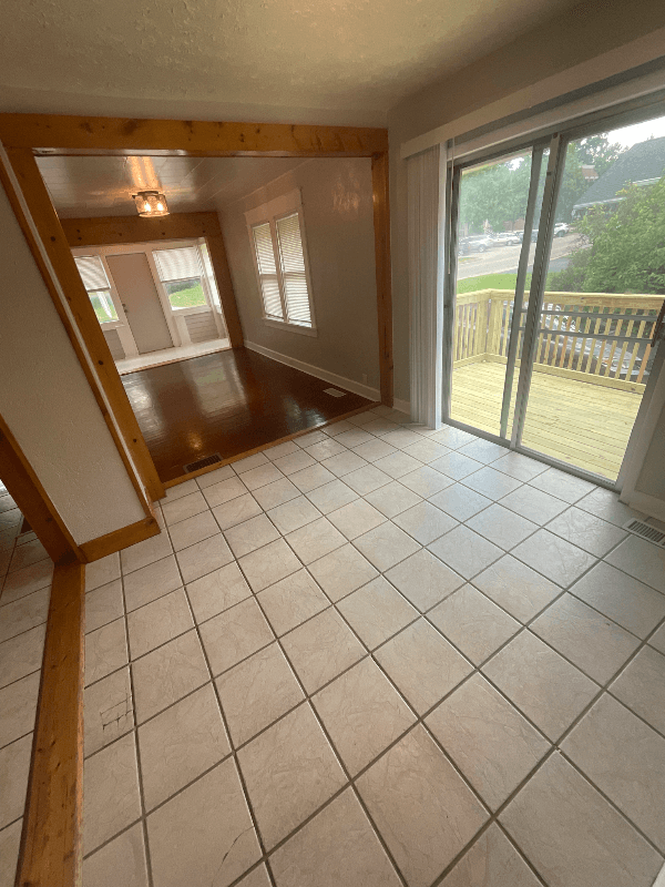 Bloomington House: 416 E Hillside Dr