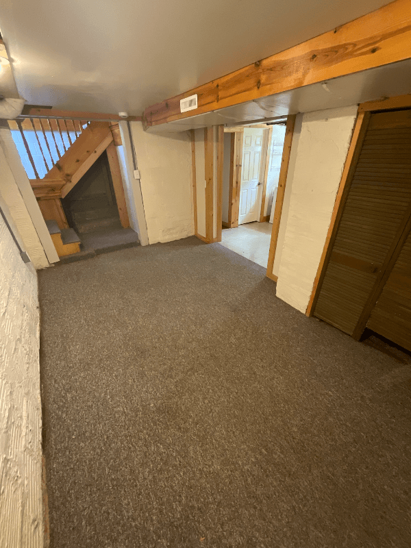 Bloomington House: 416 E Hillside Dr