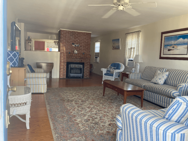 Hampton House: 15 Bragg Avenue