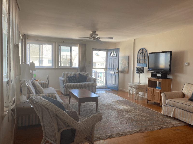 Hampton House: 15 Bragg Avenue