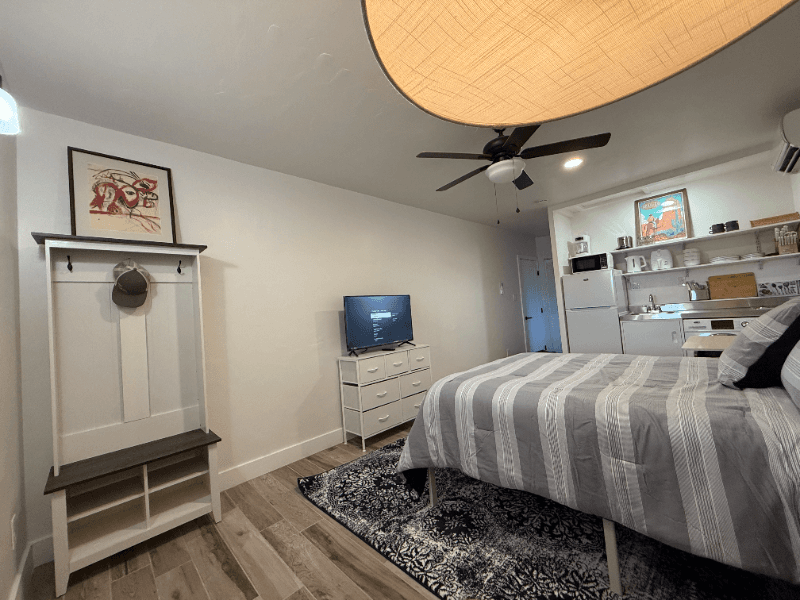 Phoenix Single Room: 920 E Colter Street