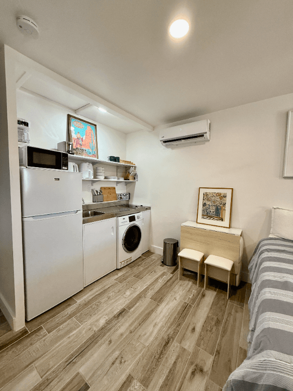 Phoenix Single Room: 920 E Colter Street