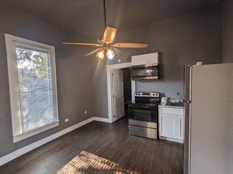 Denison Townhome: 225 W Monterey st