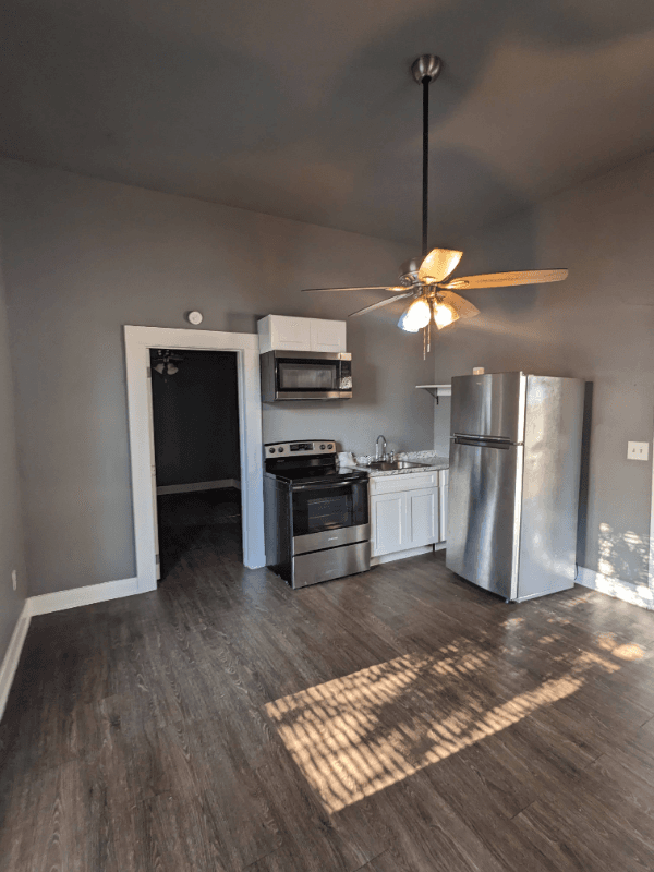 Denison Townhome: 225 W Monterey st