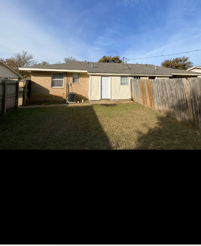 Fort Worth Multiplex: 2513 Normont Circle