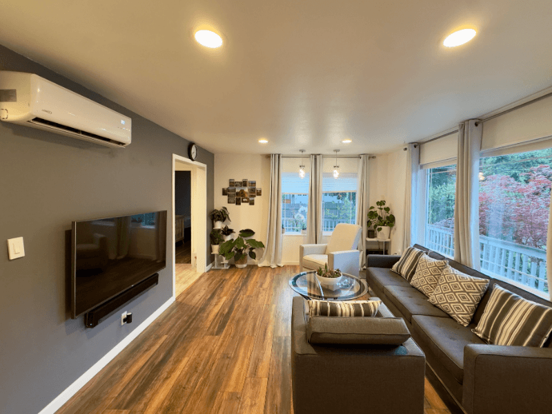 Shoreline House: 723 N 184th St