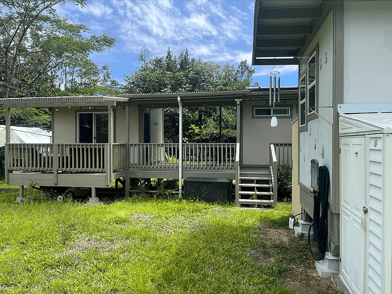 Keaau House: 15-2048 18th Avenue