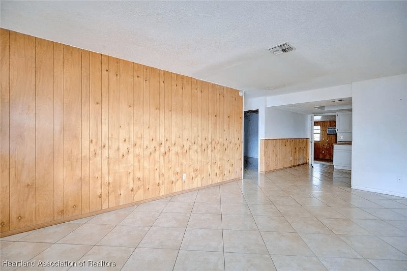 Sebring House: 604 Denise Avenue